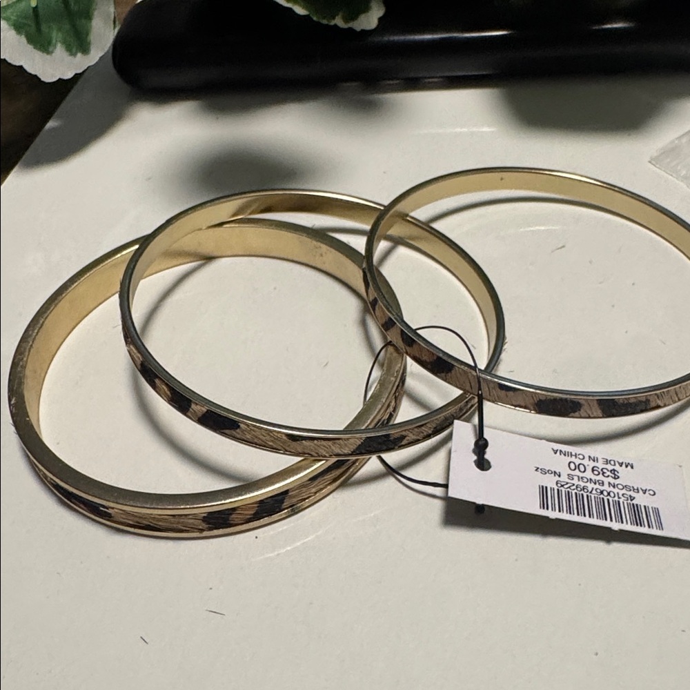 Chico’s Leopard Print Gold Tone Bangle Bracelet Set. (BR222) - Picture 4 of 8